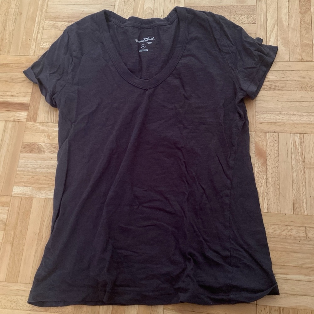 Universal Thread Black V-Neck Short Sleeve Tee